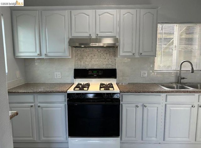 3743 Suter St, Oakland, CA 94619
