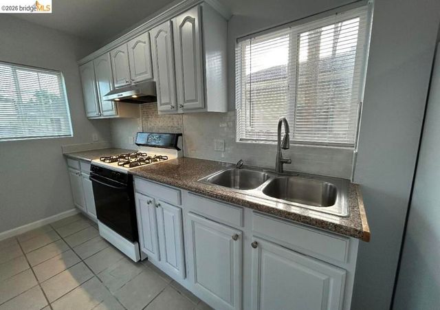 3743 Suter St, Oakland, CA 94619