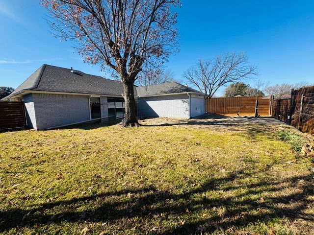 2413 University Drive, Rowlett, TX 75088