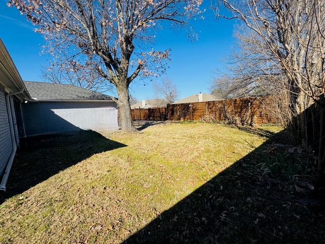 2413 University Drive, Rowlett, TX 75088