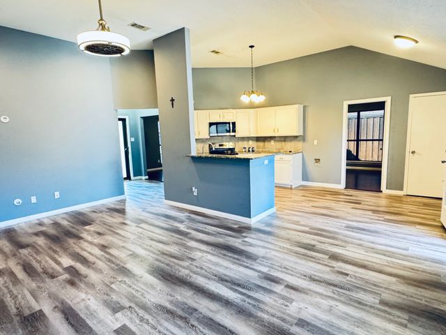 2413 University Drive, Rowlett, TX 75088