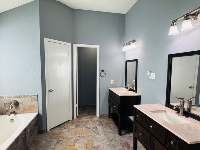 2413 University Drive, Rowlett, TX 75088