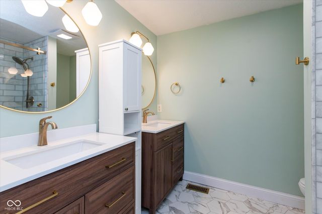 7703 Sunblest Boulevard, Fishers, IN 46038