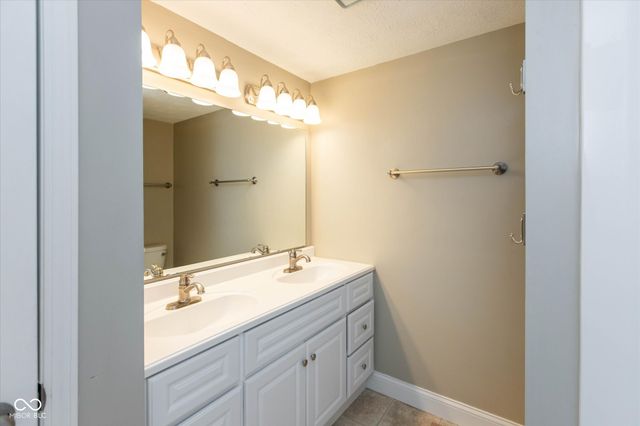7703 Sunblest Boulevard, Fishers, IN 46038
