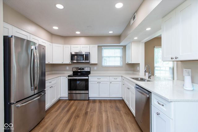 7703 Sunblest Boulevard, Fishers, IN 46038