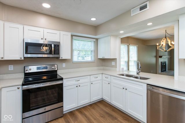 7703 Sunblest Boulevard, Fishers, IN 46038