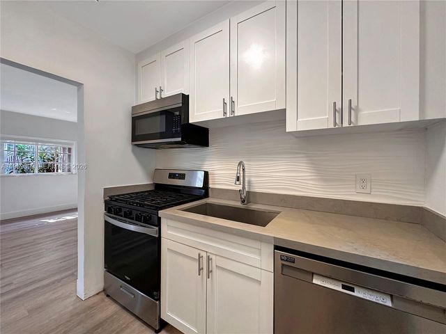 969 Bay Dr 5, Miami Beach, FL 33141