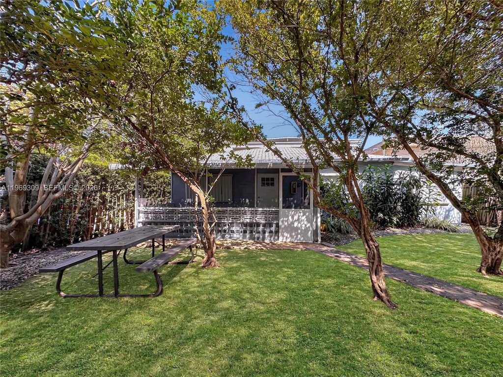 969 Bay Dr 5, Miami Beach, FL 33141