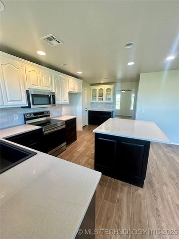 26530 E 710 Road, Wagoner, OK 74467