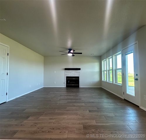 26530 E 710 Road, Wagoner, OK 74467