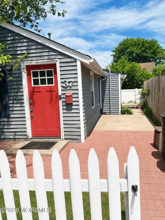 37 Myrtle Avenue, Keyport, NJ 07735