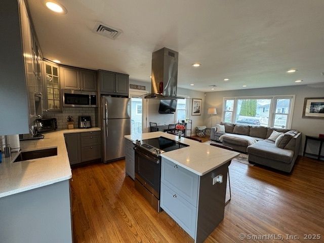 72 Ocean View Street, New Haven, CT 06512