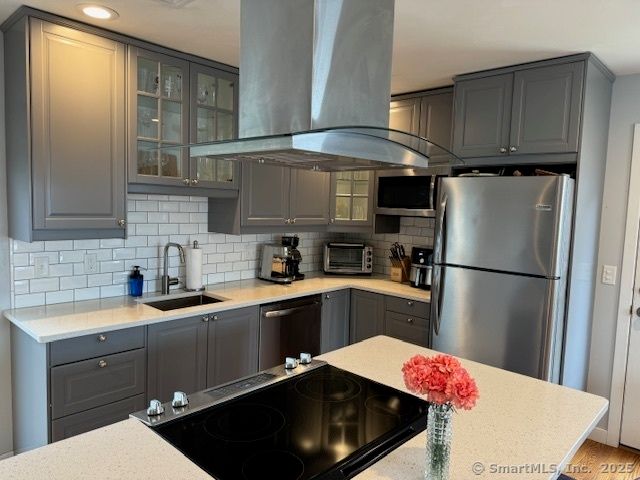 72 Ocean View Street, New Haven, CT 06512