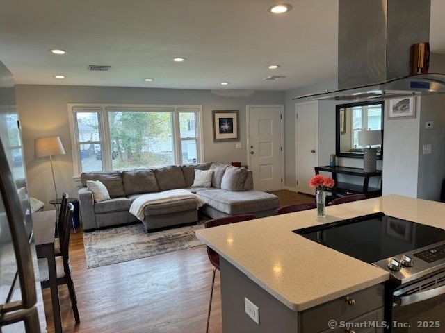 72 Ocean View Street, New Haven, CT 06512