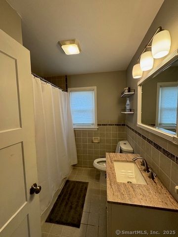 72 Ocean View Street, New Haven, CT 06512