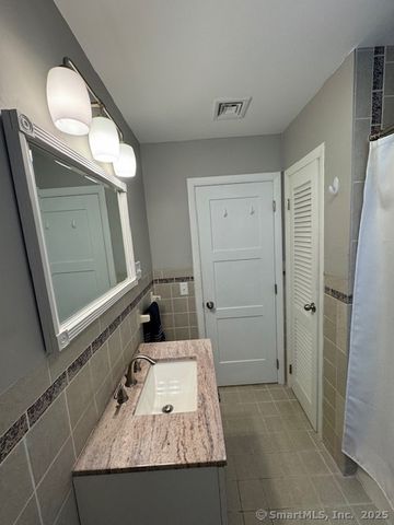 72 Ocean View Street, New Haven, CT 06512