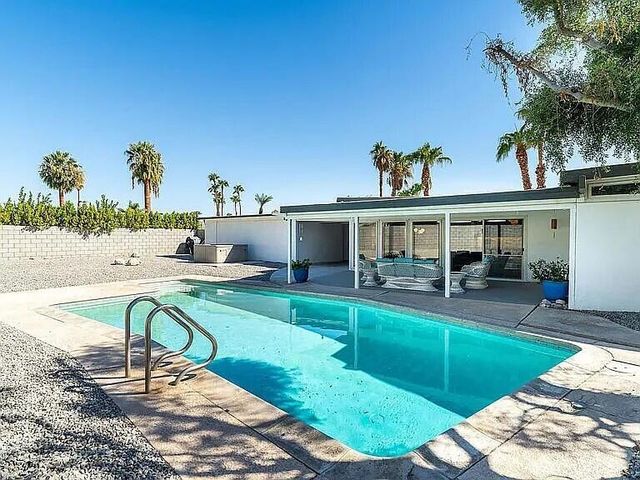 2223 N Magnolia Road, Palm Springs, CA 92262