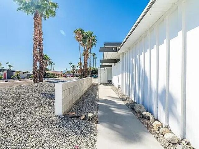 2223 N Magnolia Road, Palm Springs, CA 92262
