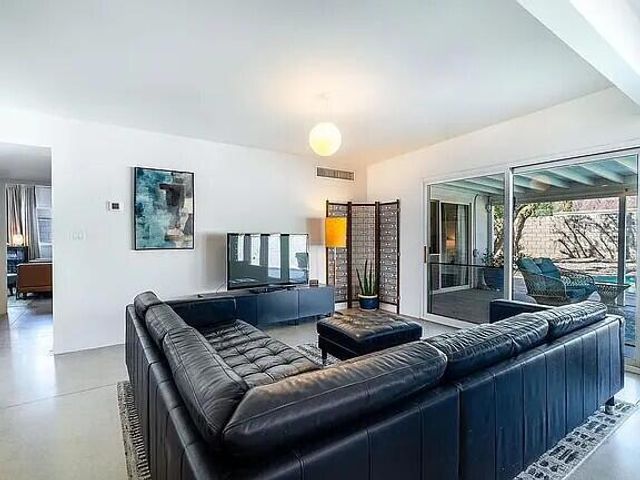 2223 N Magnolia Road, Palm Springs, CA 92262