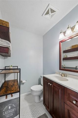 8039 Hemlock Street, Overland Park, KS 66204