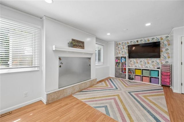 8039 Hemlock Street, Overland Park, KS 66204