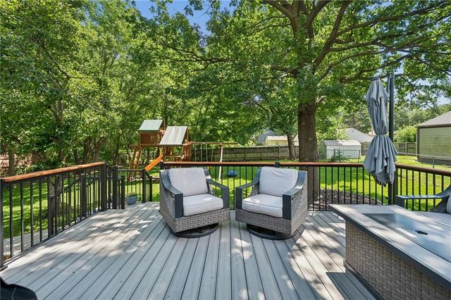 8039 Hemlock Street, Overland Park, KS 66204