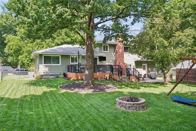 8039 Hemlock Street, Overland Park, KS 66204