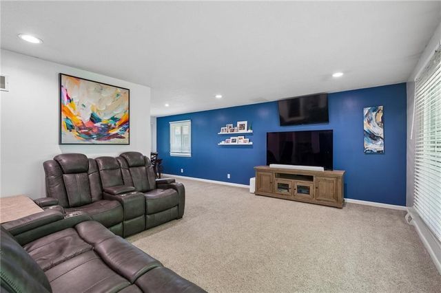 8039 Hemlock Street, Overland Park, KS 66204
