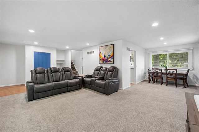 8039 Hemlock Street, Overland Park, KS 66204