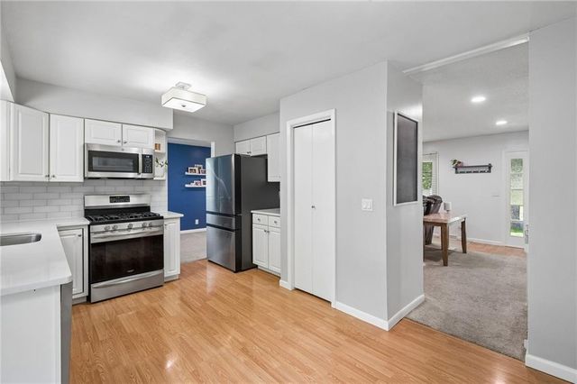 8039 Hemlock Street, Overland Park, KS 66204