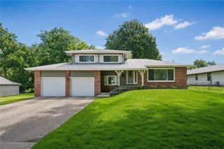 8039 Hemlock Street, Overland Park, KS 66204