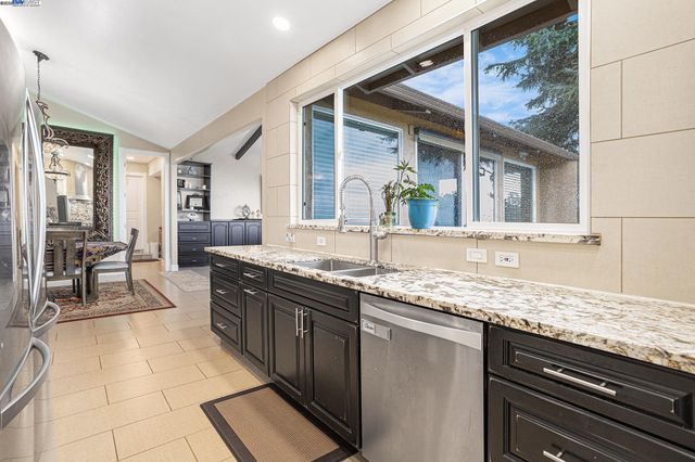 3393 Oakes Dr, Hayward, CA 94542