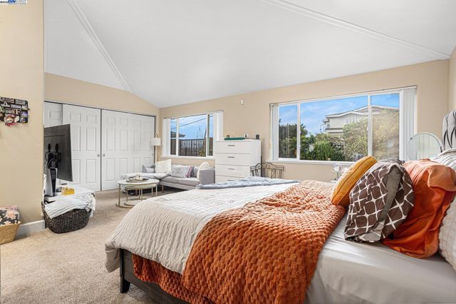 3393 Oakes Dr, Hayward, CA 94542