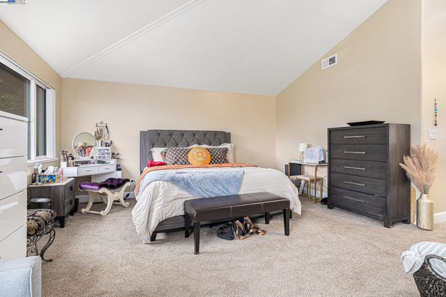 3393 Oakes Dr, Hayward, CA 94542