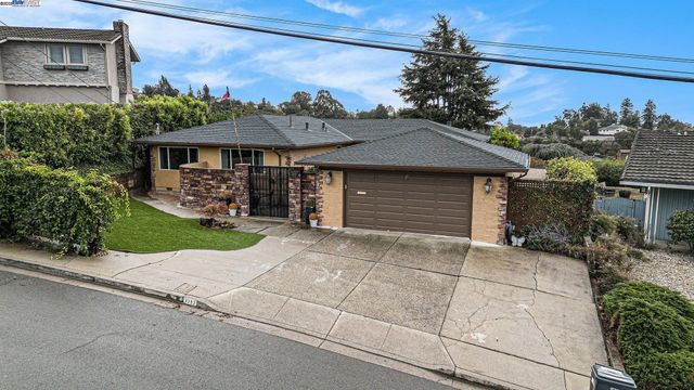 3393 Oakes Dr, Hayward, CA 94542