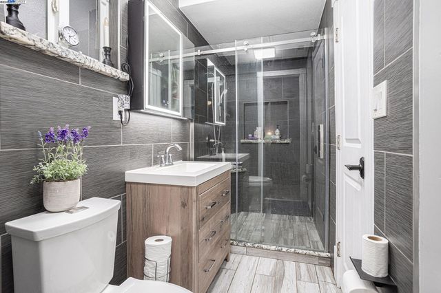 3393 Oakes Dr, Hayward, CA 94542