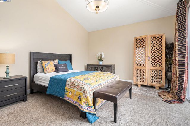 3393 Oakes Dr, Hayward, CA 94542