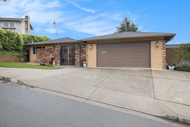 3393 Oakes Dr, Hayward, CA 94542
