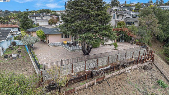 3393 Oakes Dr, Hayward, CA 94542