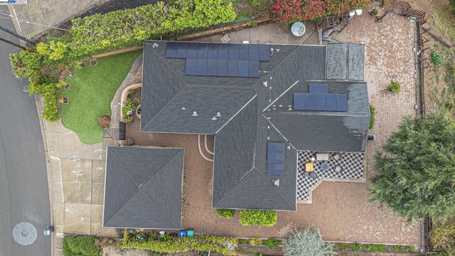 3393 Oakes Dr, Hayward, CA 94542