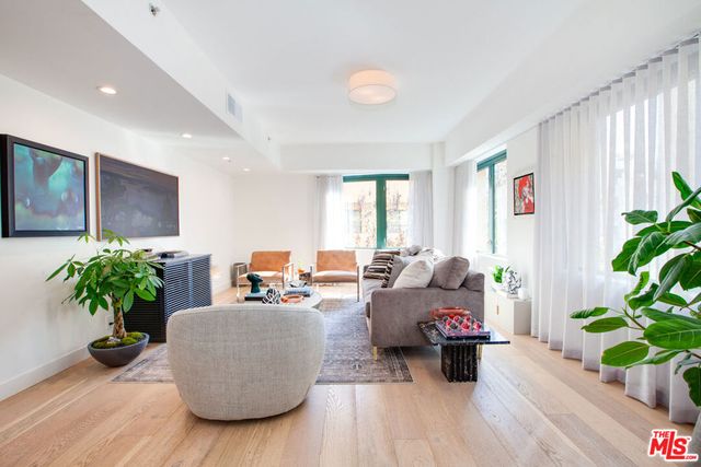 10520 Wilshire Boulevard 306, Los Angeles, CA 90024