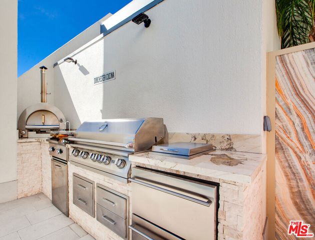 10520 Wilshire Boulevard 306, Los Angeles, CA 90024