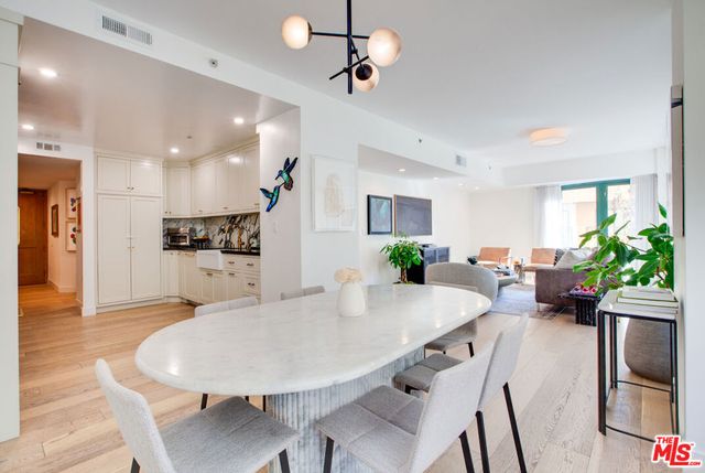 10520 Wilshire Boulevard 306, Los Angeles, CA 90024