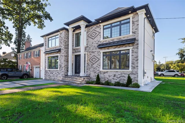 76 Gerard Avenue W, Malverne, NY 11565