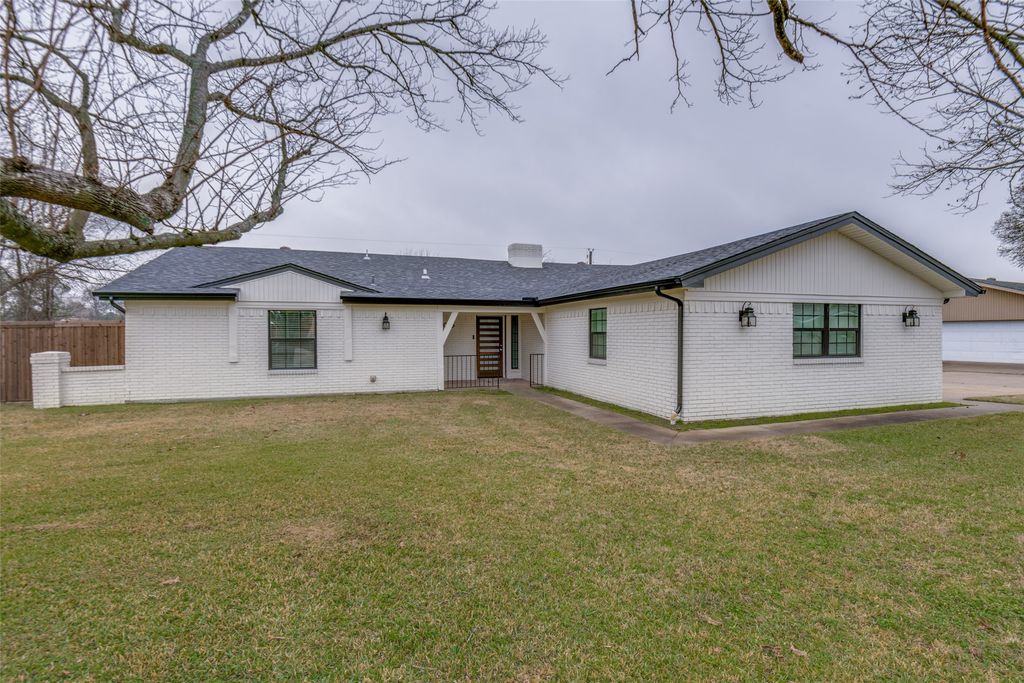 1055 Wright Street, Terrell, TX 75160