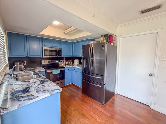 1225 Palisades Drive, Lewisville, TX 75067