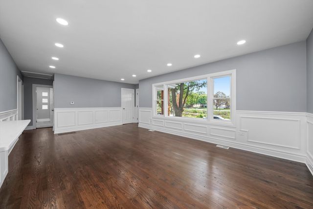 9624 W Shore Drive, Oak Lawn, IL 60453