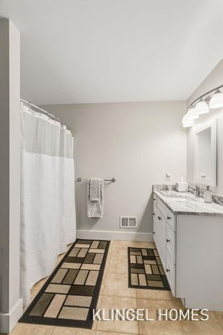 17528 N Fruitport Road, Spring Lake, MI 49456