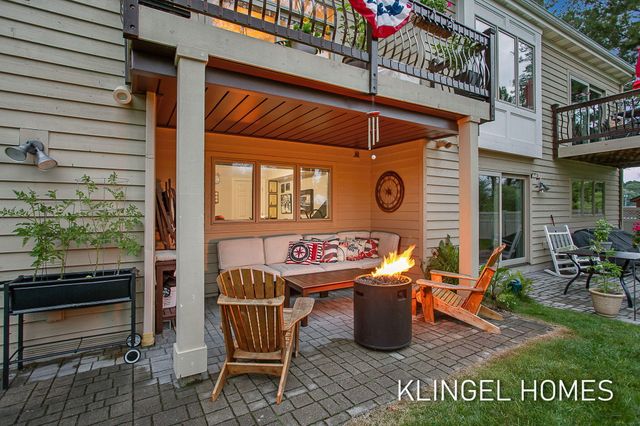 17528 N Fruitport Road, Spring Lake, MI 49456