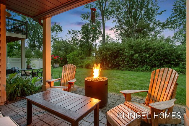 17528 N Fruitport Road, Spring Lake, MI 49456